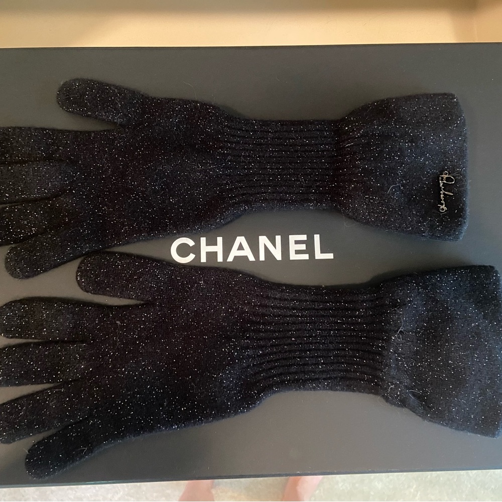 Authentic Burberry wool gloves